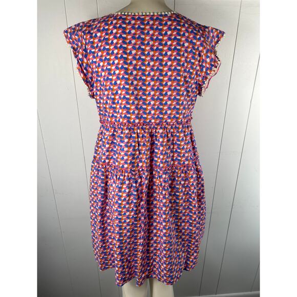 THML geometric print Tiered v-neck Dress with white trim, flutter sleeves Size M - Picture 2 of 5